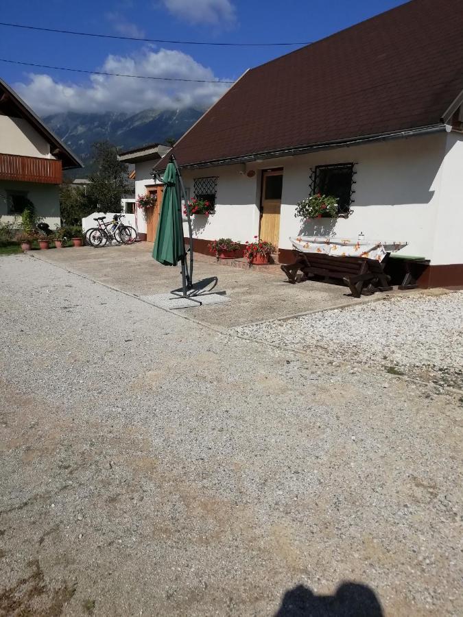 Apartma Pr' Vok Lesce  Exteriör bild